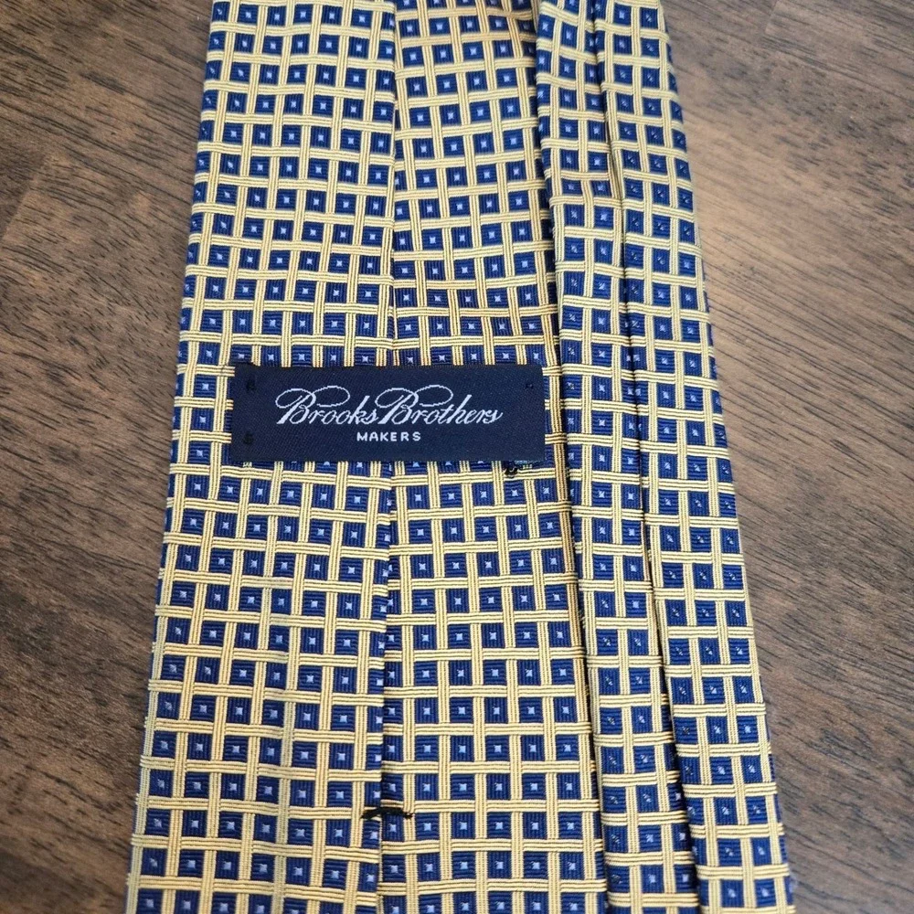 Brooks Brothers Makers Mens Silk Tie Navy Blue Gold Geometric Grid Made in‎ USA